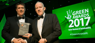 Stephen McFadden accepts the 2017 Green Pharmaceutical Award 